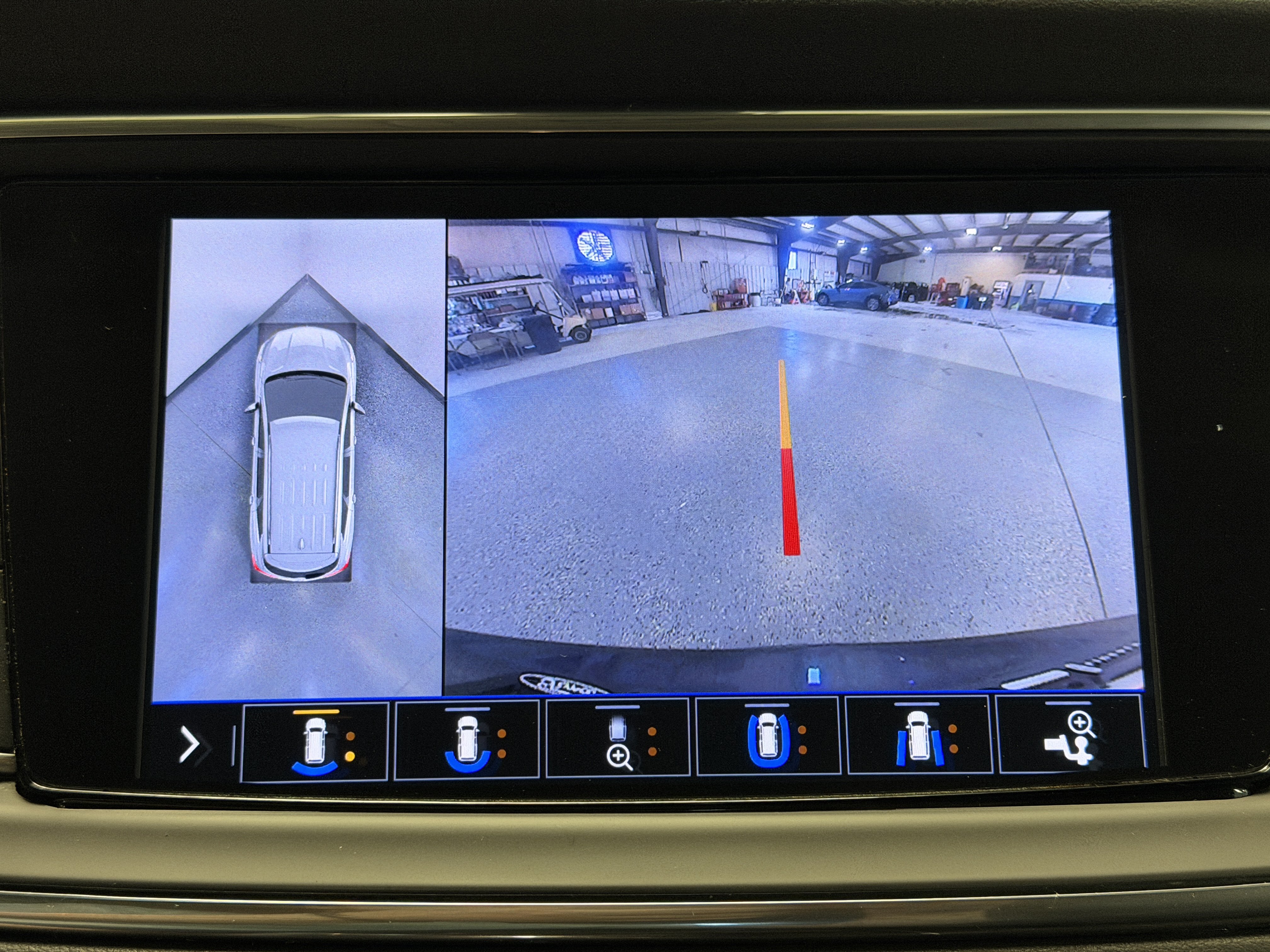 Used 2020 Buick Enclave Avenir w/ Avenir Technology Package FWD image 11