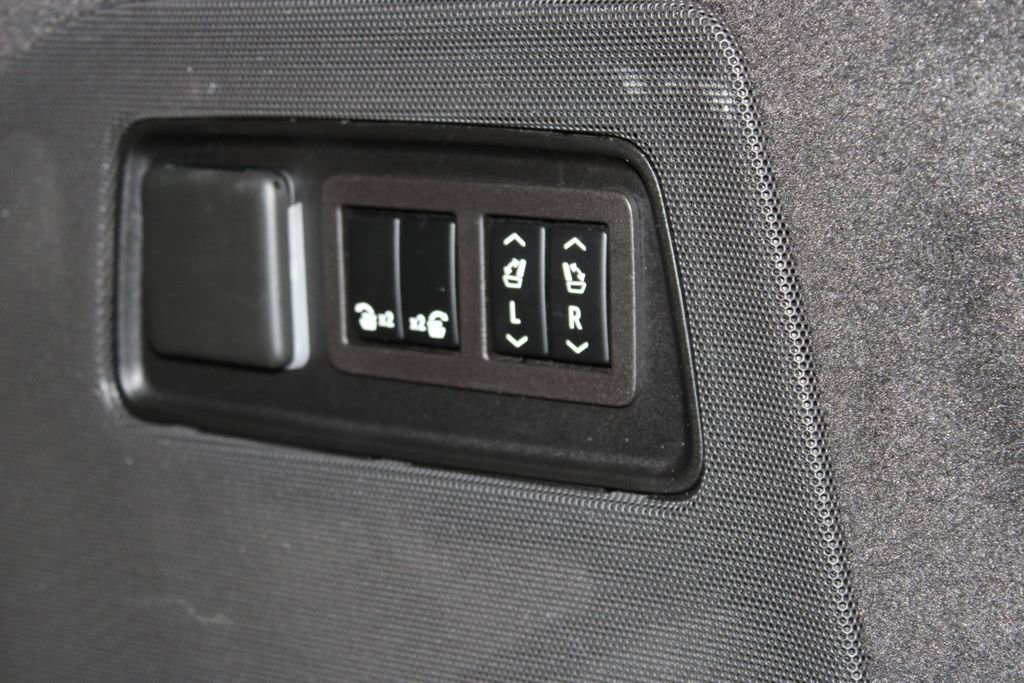 Used 2023 Cadillac Escalade Premium Luxury w/ LPO, Illumination Package RWD image 17