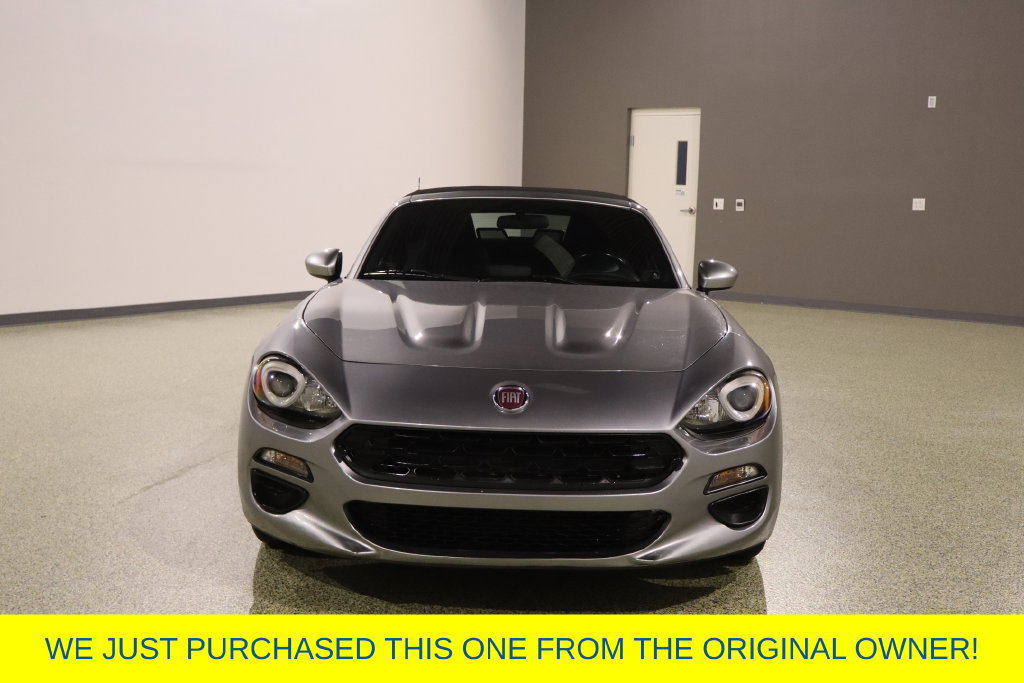 Used 2017 FIAT 124 Spider Classica RWD image 2