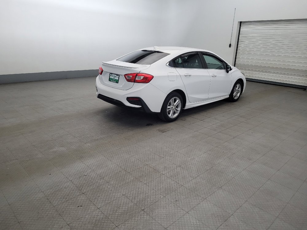 Used 2018 Chevrolet Cruze LT w/ Convenience Package FWD image 9