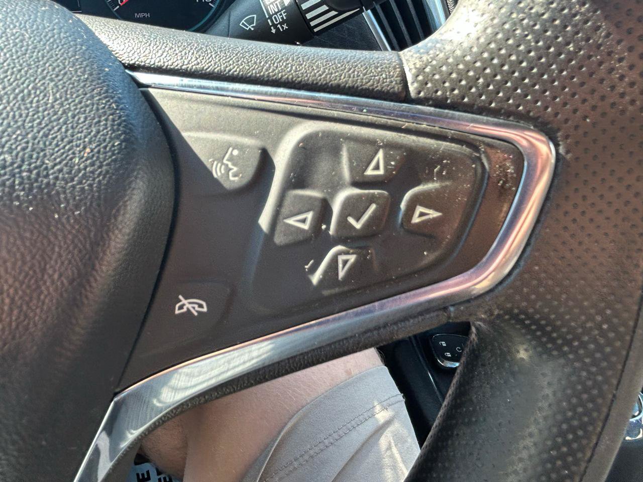 Used 2020 Chevrolet Malibu LT FWD image 18