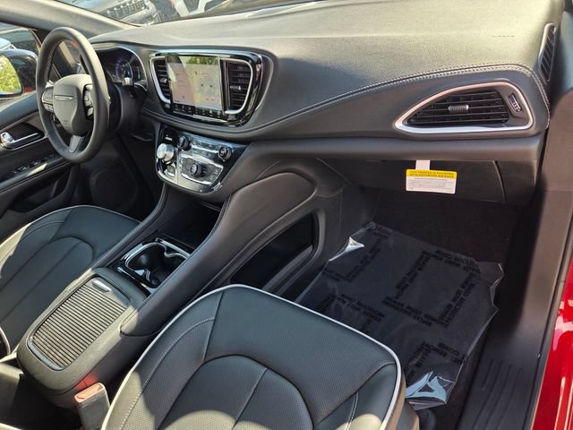 New 2027 Chrysler Pacifica Limited w/ S Appearance Package FWD image 17