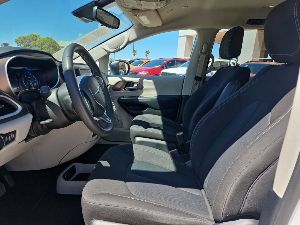 Used 2024 Chrysler Voyager LX FWD image 18
