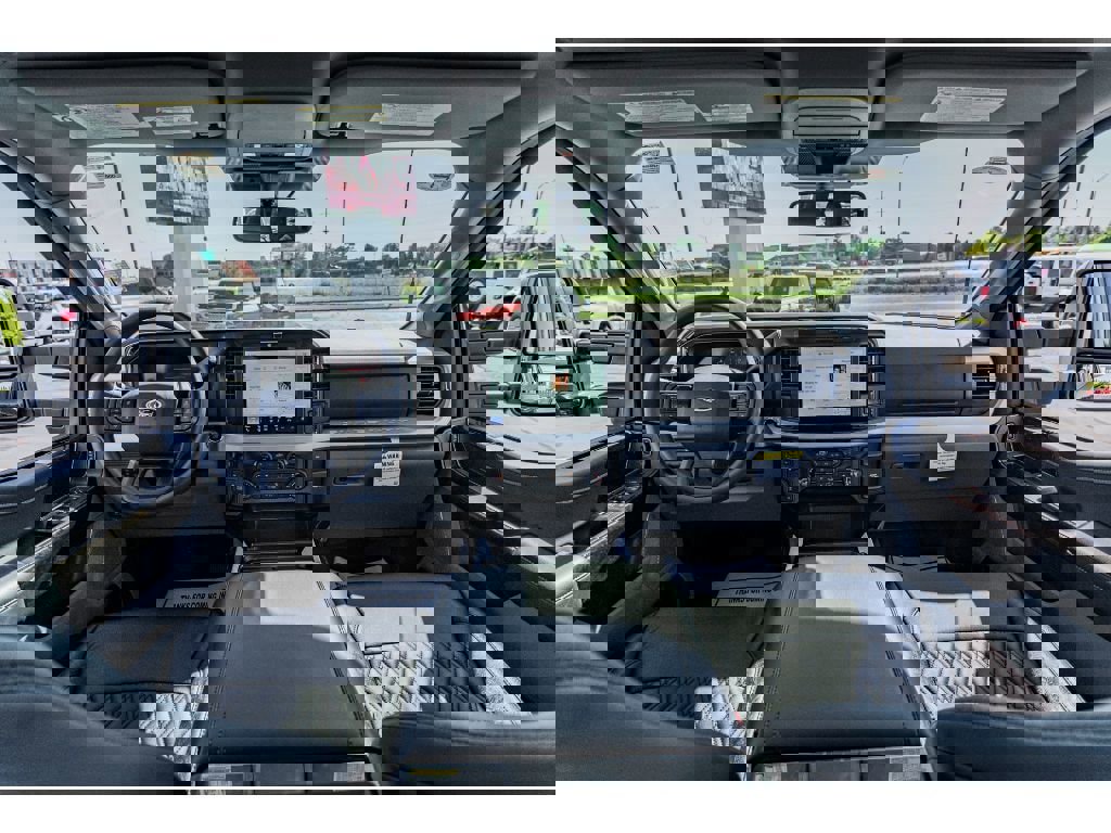 Used 2025 Ford F250 XLT w/ Black Appearance Package AWD/4WD image 10