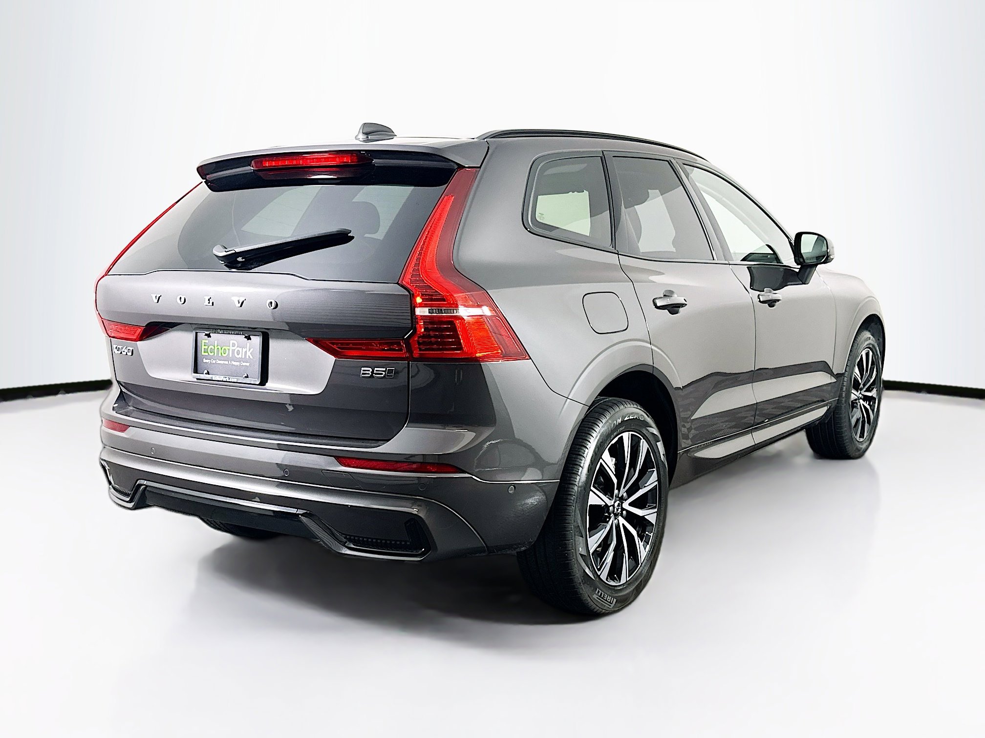 Used 2025 Volvo XC60 B5 Plus image 9