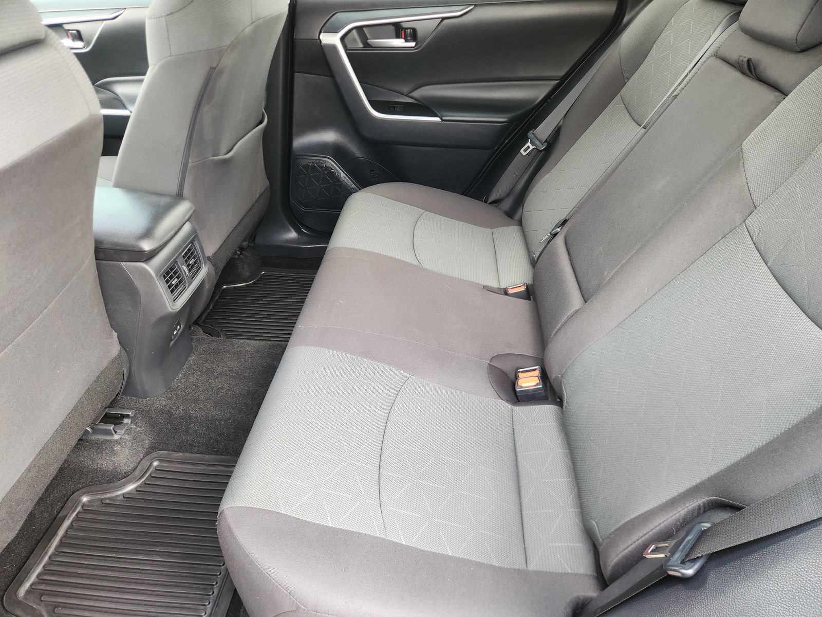 Used 2024 Toyota RAV4 XLE FWD image 33