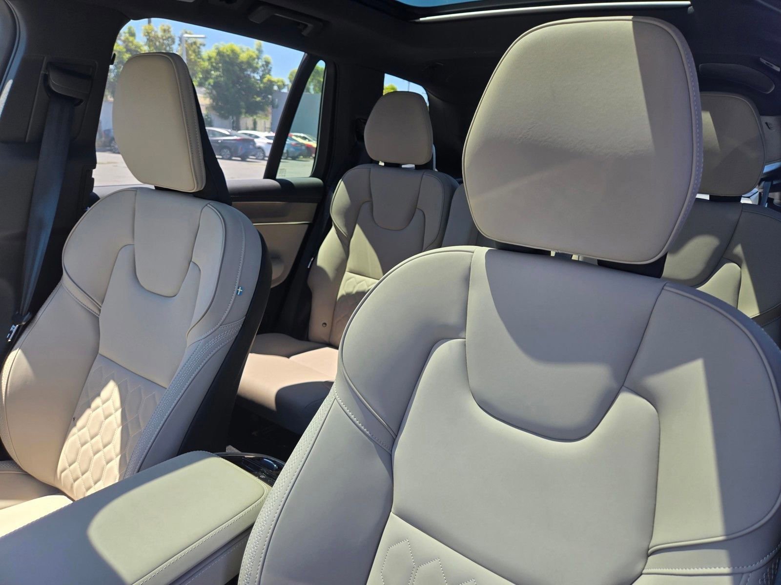 Used 2026 Volvo XC90 T8 Plus w/ Protection Package Premier AWD/4WD image 15