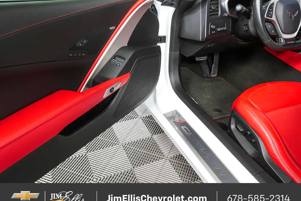 Certified 2015 Chevrolet Corvette Z06 w/ 3LZ Preferred Equipment Group image 8