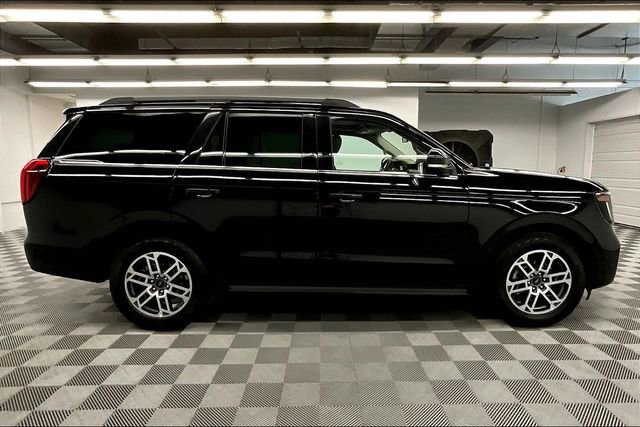 Used 2025 Ford Expedition Active image 16