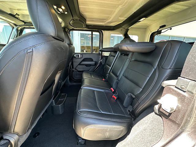 Used 2022 Jeep Wrangler Unlimited Sahara w/ LED Lighting Group AWD/4WD image 17