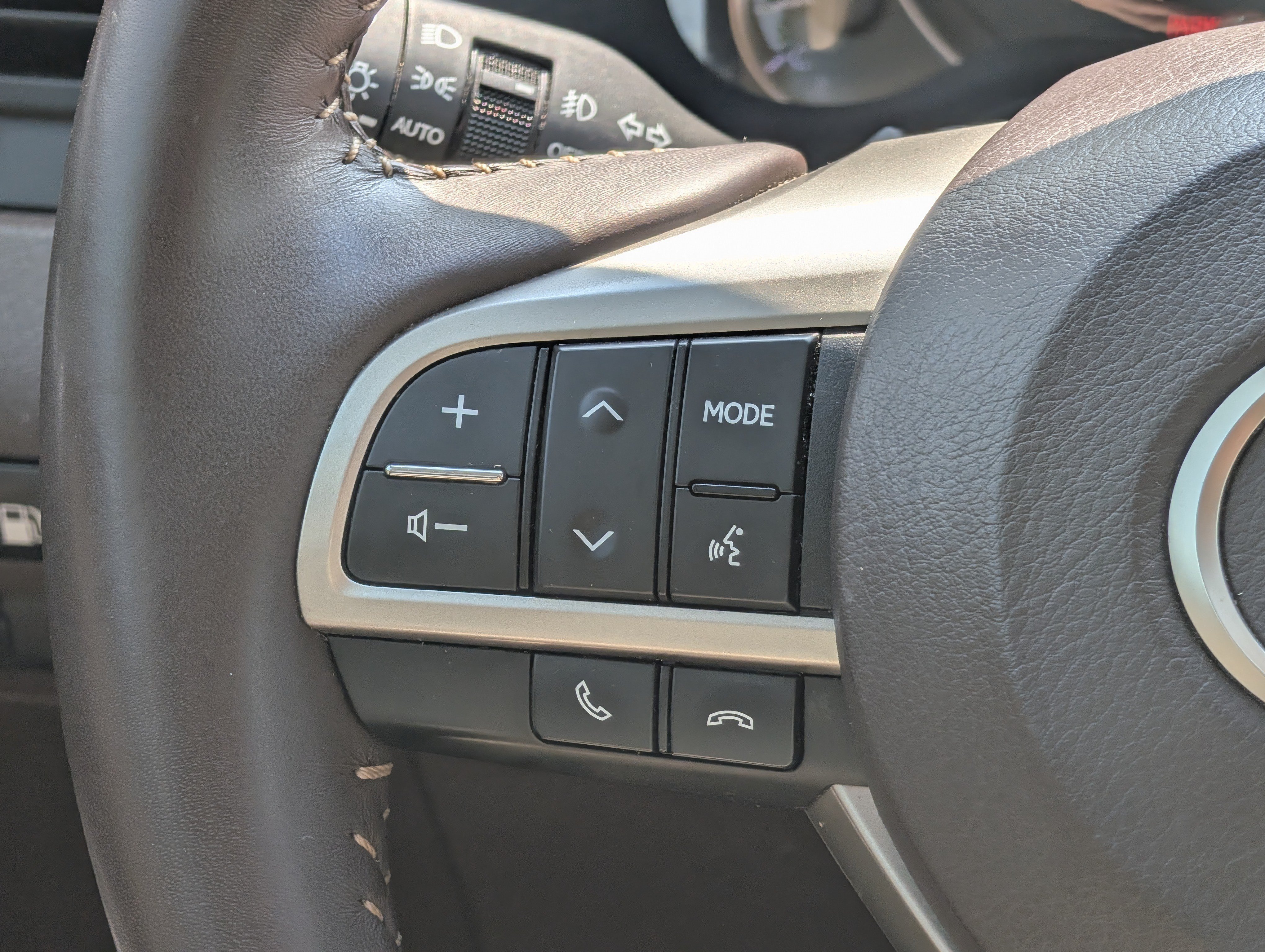 Used 2018 Lexus RX 450h AWD w/ Premium Package image 27