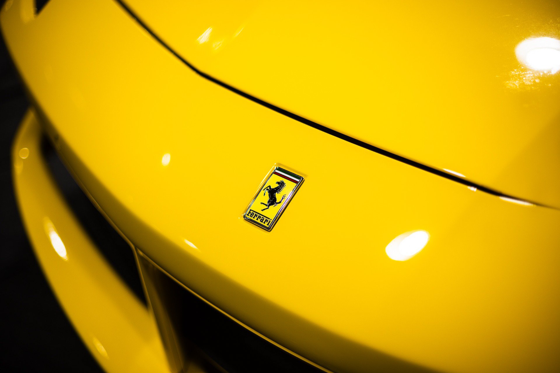 Used 2018 Ferrari 488 GTB RWD image 23