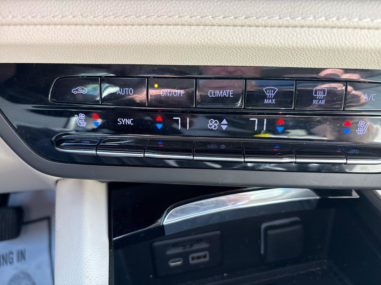 Used 2023 Buick Envision Avenir AWD/4WD image 16