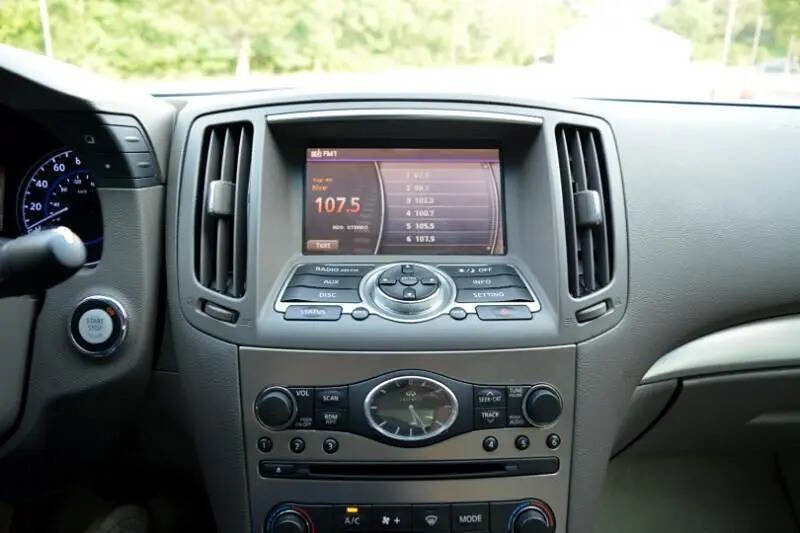 Used 2015 INFINITI Q40 w/ Moonroof Package image 22