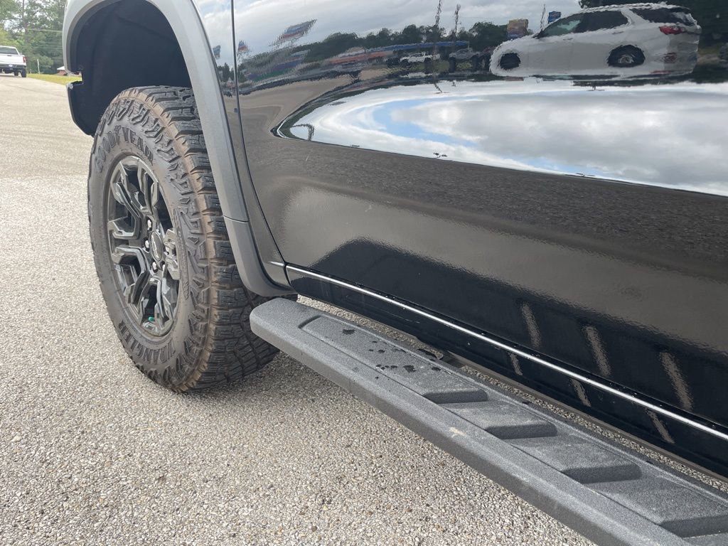 Used 2025 Chevrolet Silverado 1500 ZR2 w/ Technology Package image 11