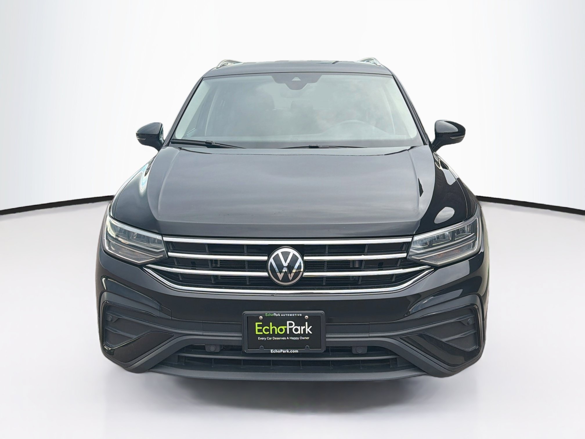 Used 2024 Volkswagen Tiguan SE AWD/4WD image 2