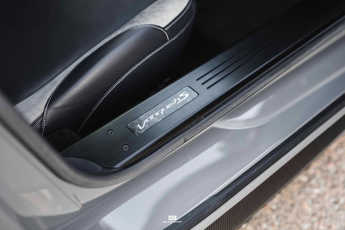 Used 2018 Aston Martin Vanquish S image 26