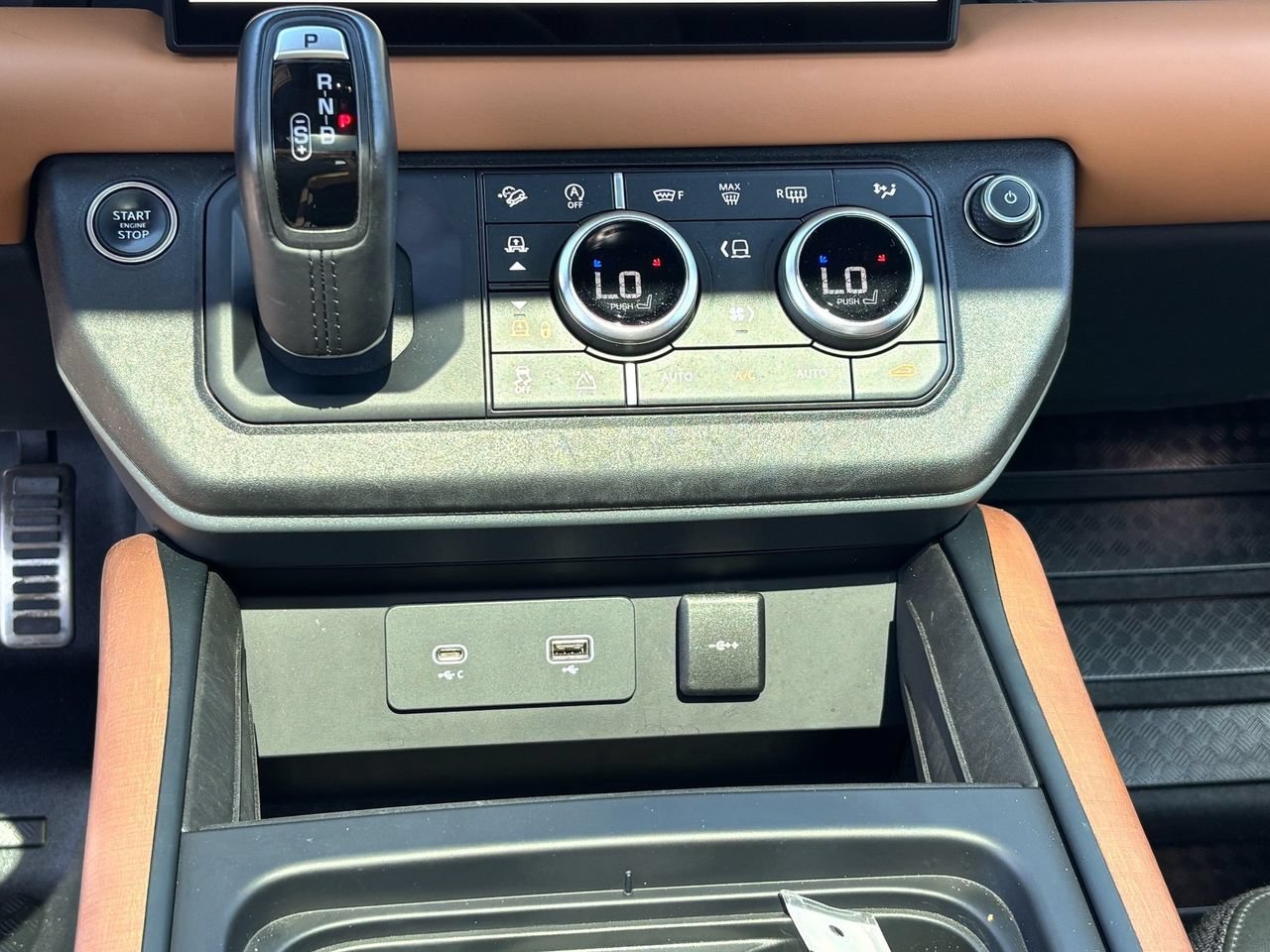 Used 2024 Land Rover Defender 110 X AWD/4WD image 28