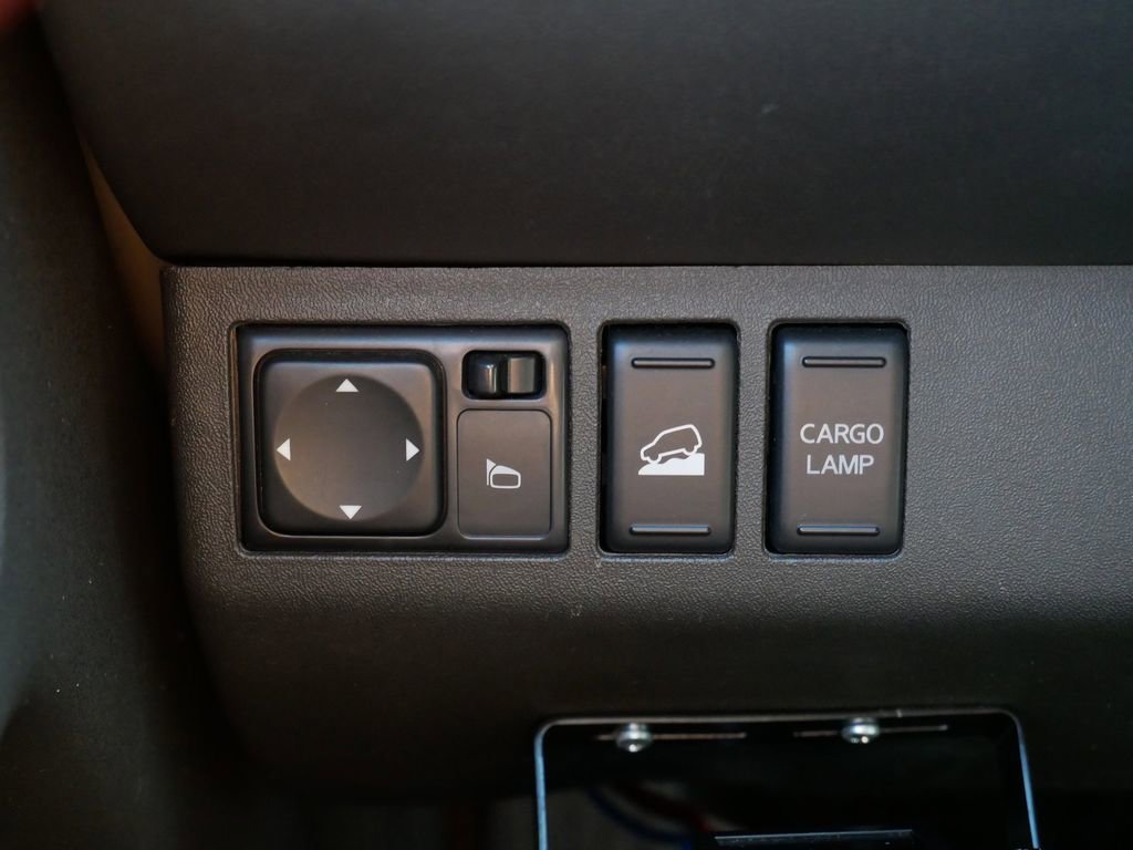 Used 2013 Nissan Frontier PRO-4X w/ Pro-4x Luxury Pkg AWD/4WD image 16
