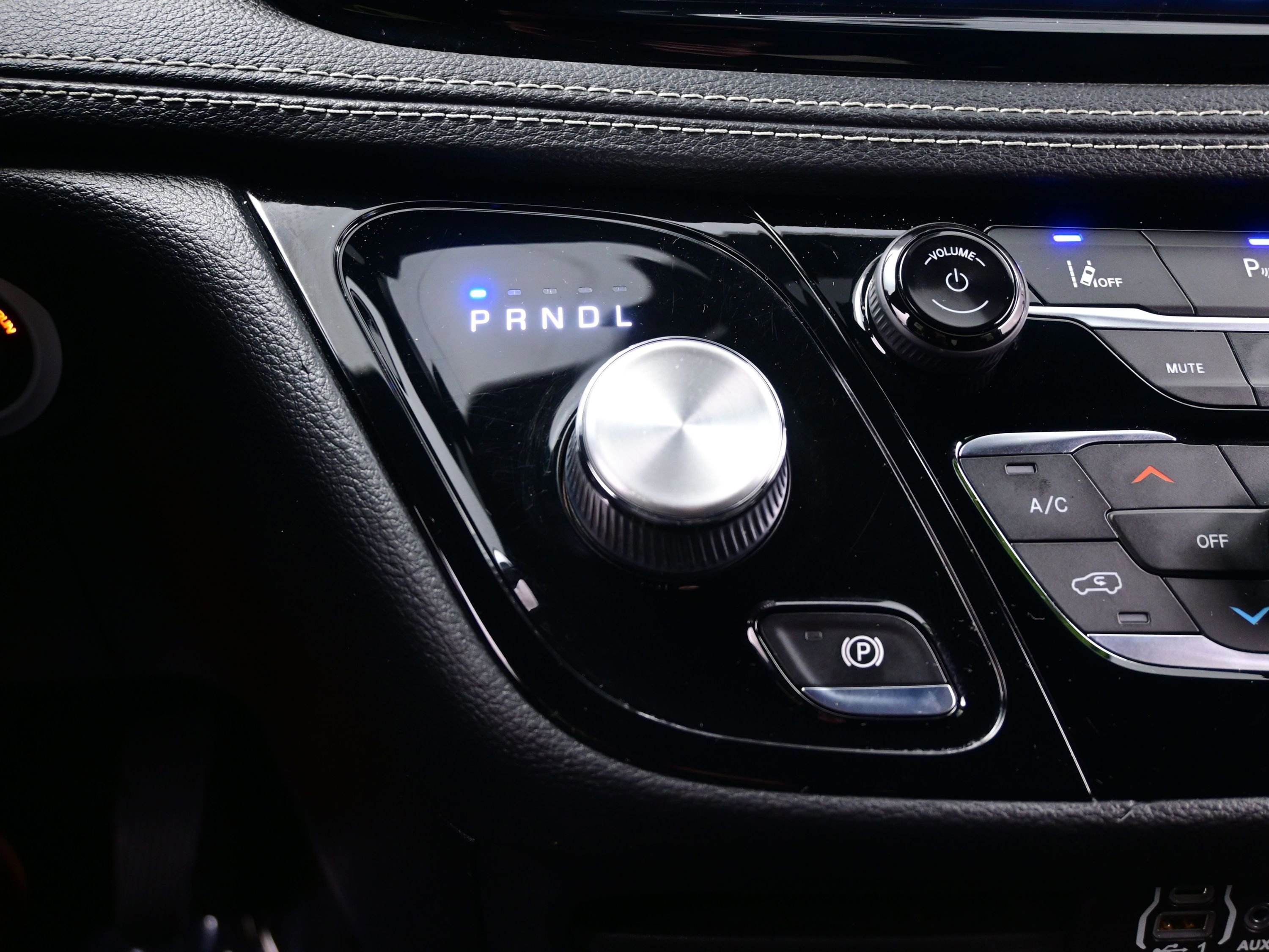 Used 2021 Chrysler Pacifica Touring w/ Uconnect Theater Family Group image 23