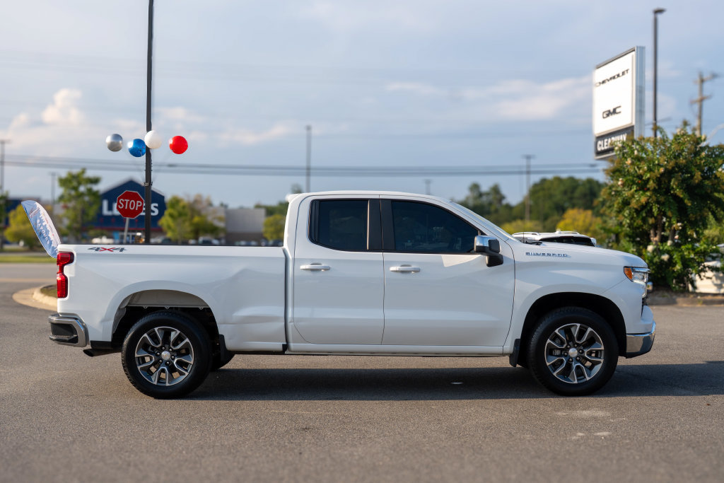 Used 2023 Chevrolet Silverado 1500 LT AWD/4WD image 8