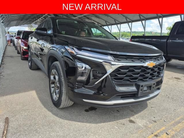 Used 2025 Chevrolet Trax LT w/ LT Convenience Package FWD image 1