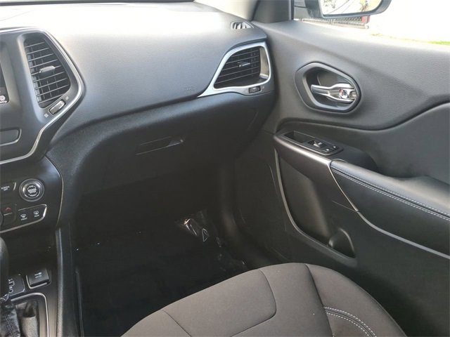 Used 2019 Jeep Cherokee Latitude w/ Cold Weather Group image 17