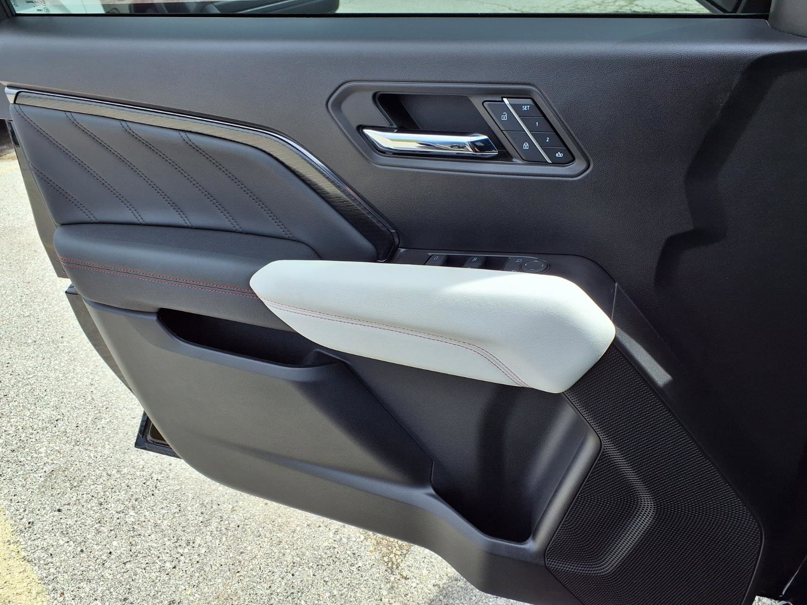 Used 2024 GMC Canyon AT4X image 23