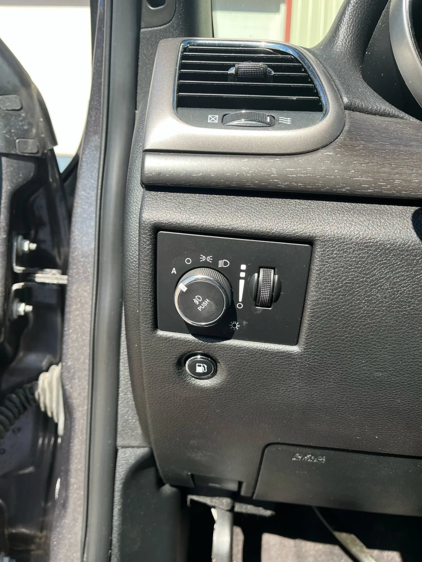 Used 2018 Jeep Grand Cherokee Altitude AWD/4WD image 9