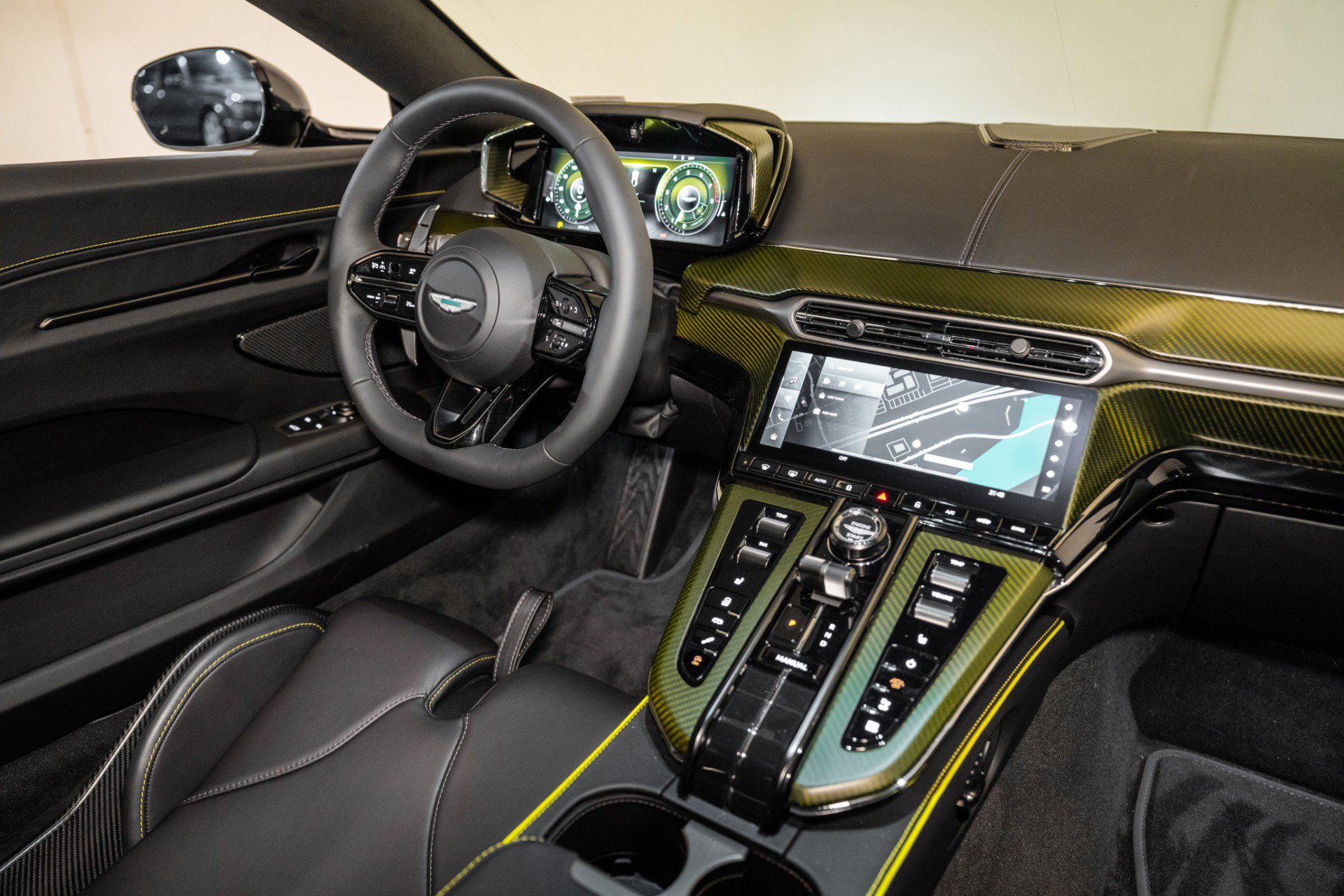 Used 2025 Aston Martin V8 Vantage Coupe image 18