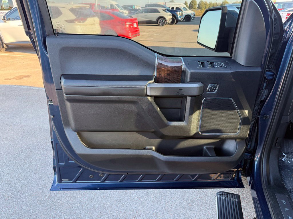 Used 2016 Ford F150 Platinum w/ Equipment Group 701A Luxury AWD/4WD image 10