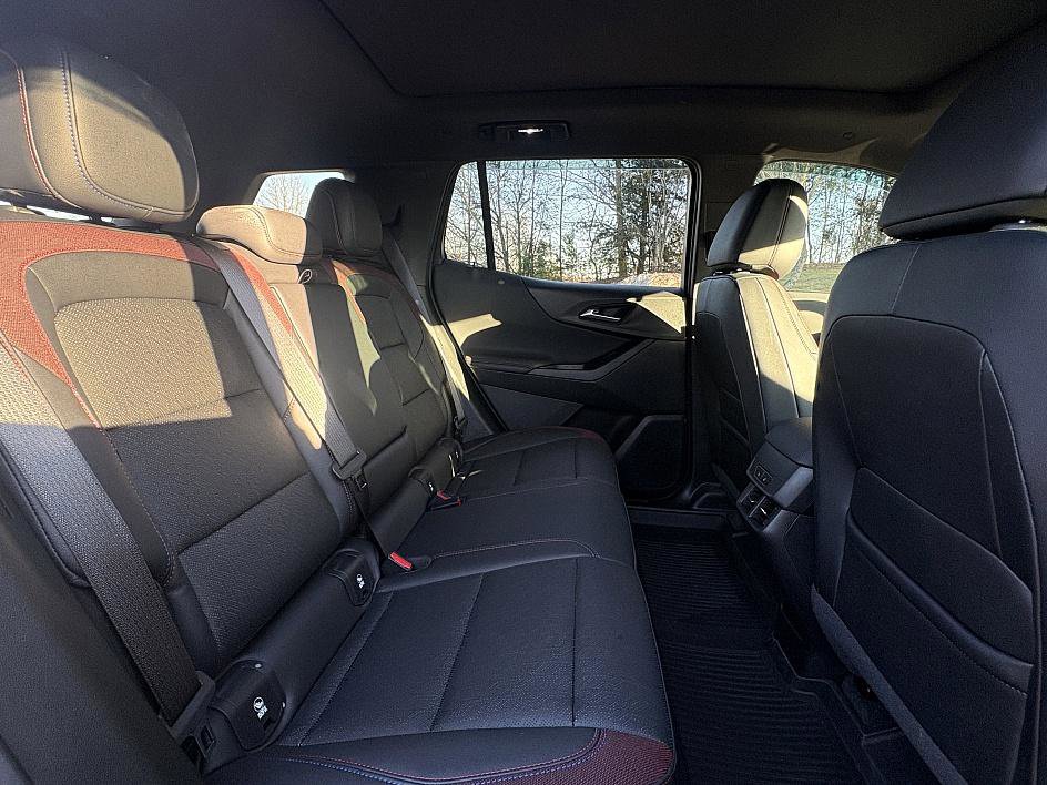 Used 2025 Chevrolet Equinox RS w/ Convenience Package III image 12