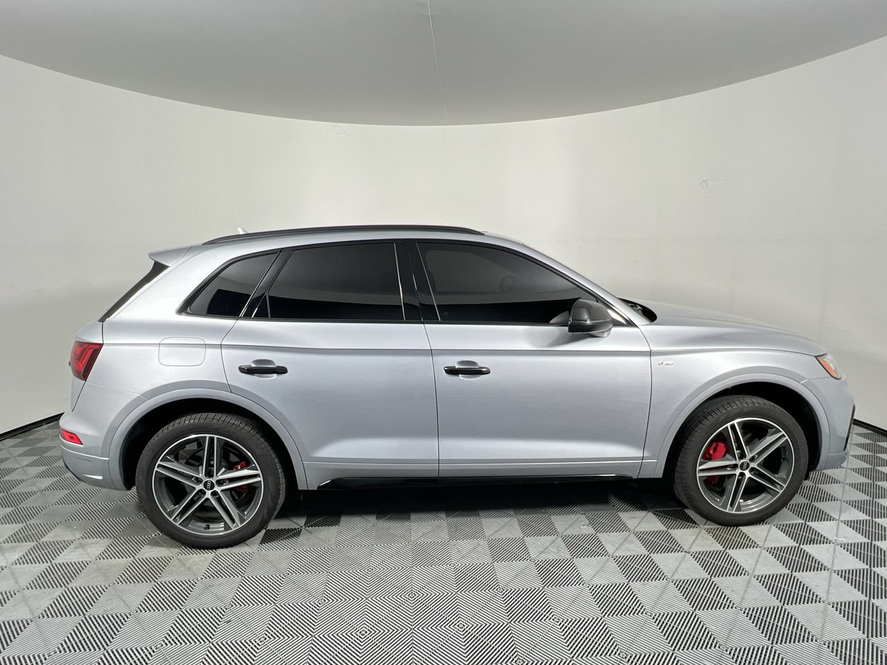 Used 2025 Audi Q5 e Premium Plus w/ Premium Plus Package AWD/4WD image 2