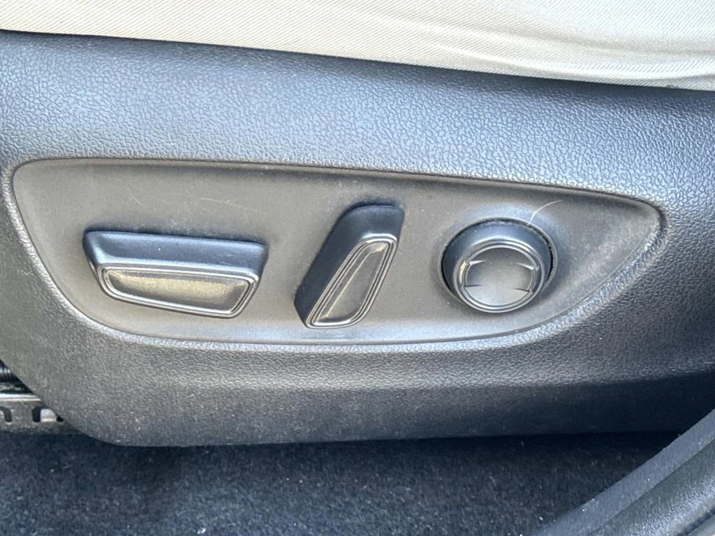 Used 2022 Toyota RAV4 XLE image 19