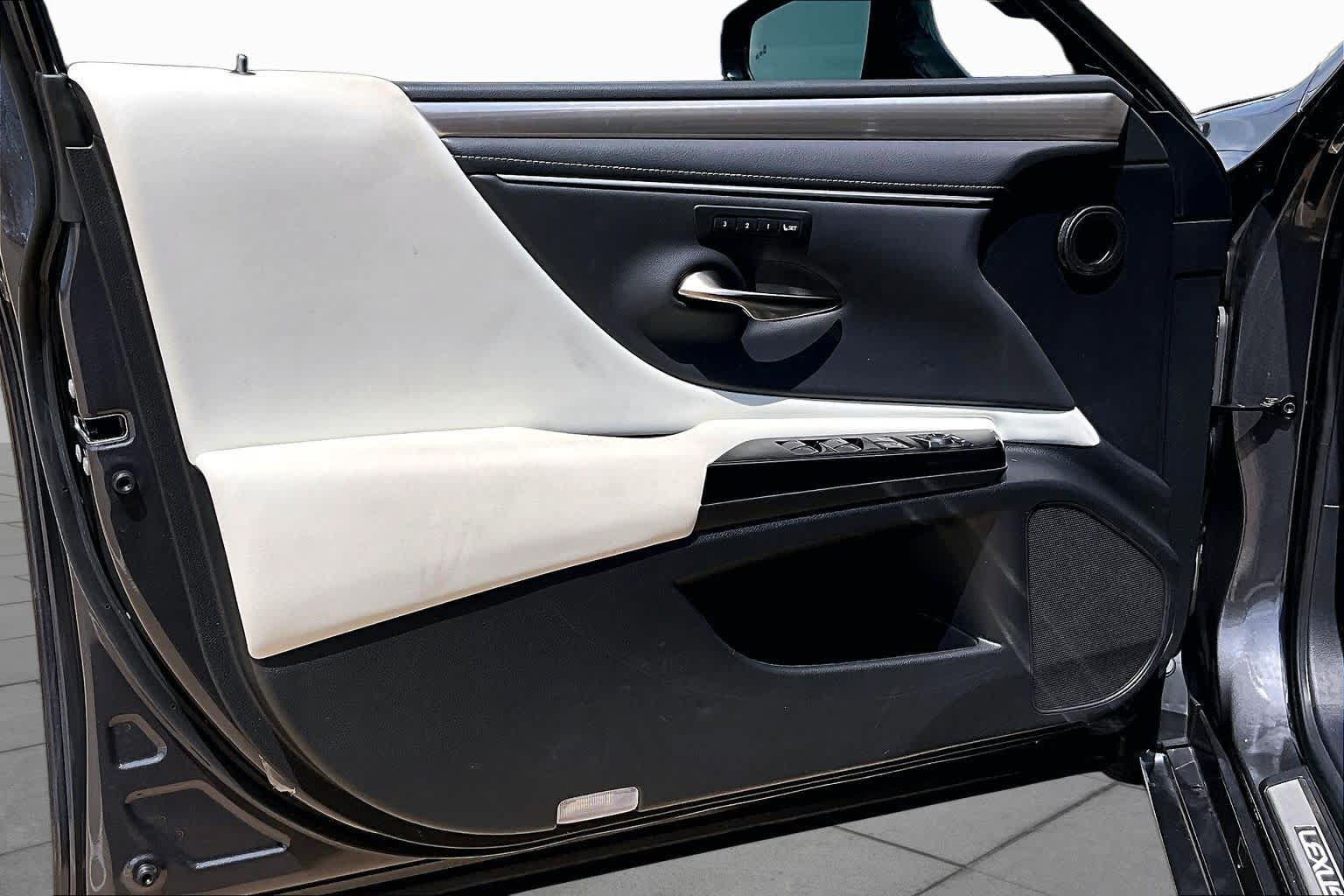 Used 2024 Lexus ES 350 F Sport w/ Accessory Package (Z2) FWD image 22