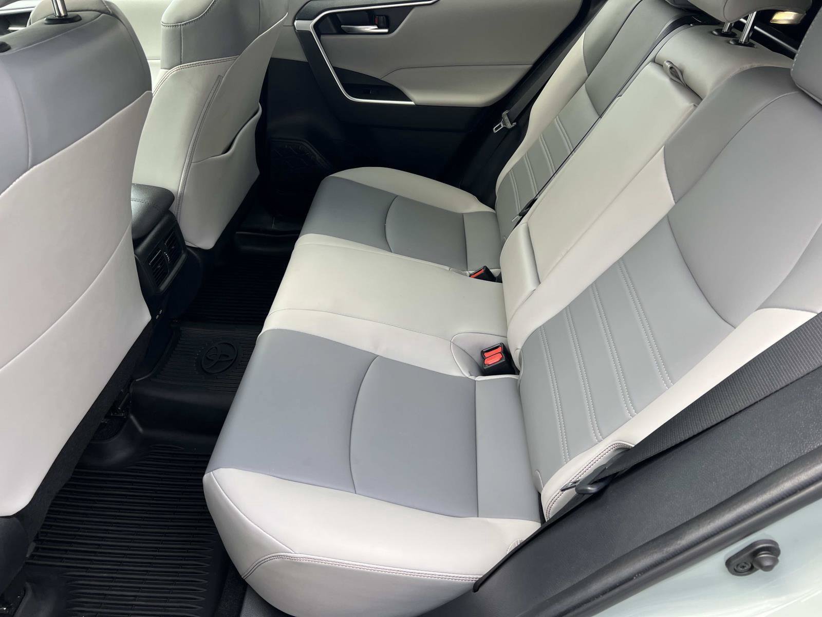 Used 2022 Toyota RAV4 XLE Premium FWD image 20