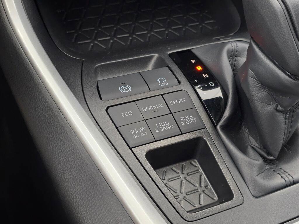 Used 2025 Toyota RAV4 LE image 34