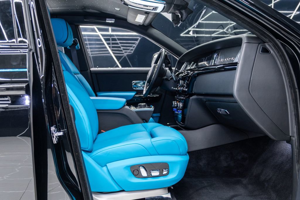 Used 2023 Rolls-Royce Phantom Sedan image 49