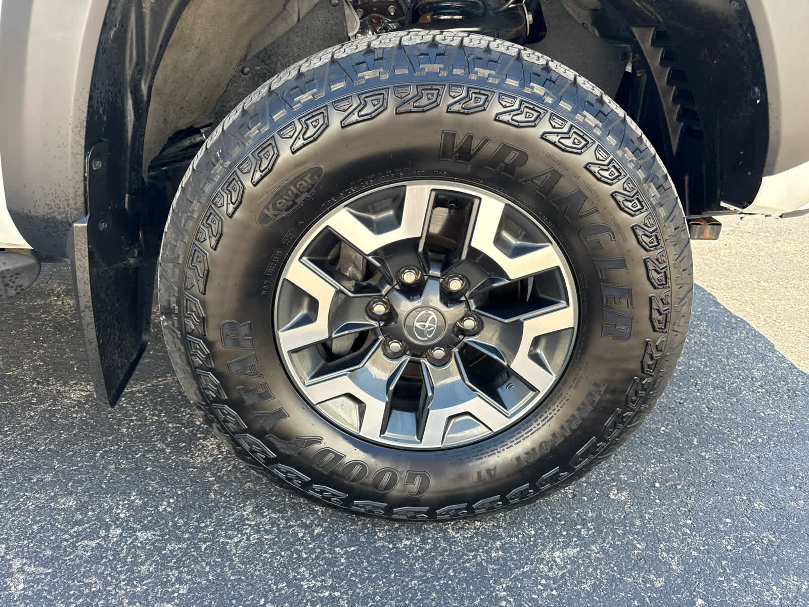 Used 2023 Toyota Tacoma TRD Off-Road w/ Technology Package image 10