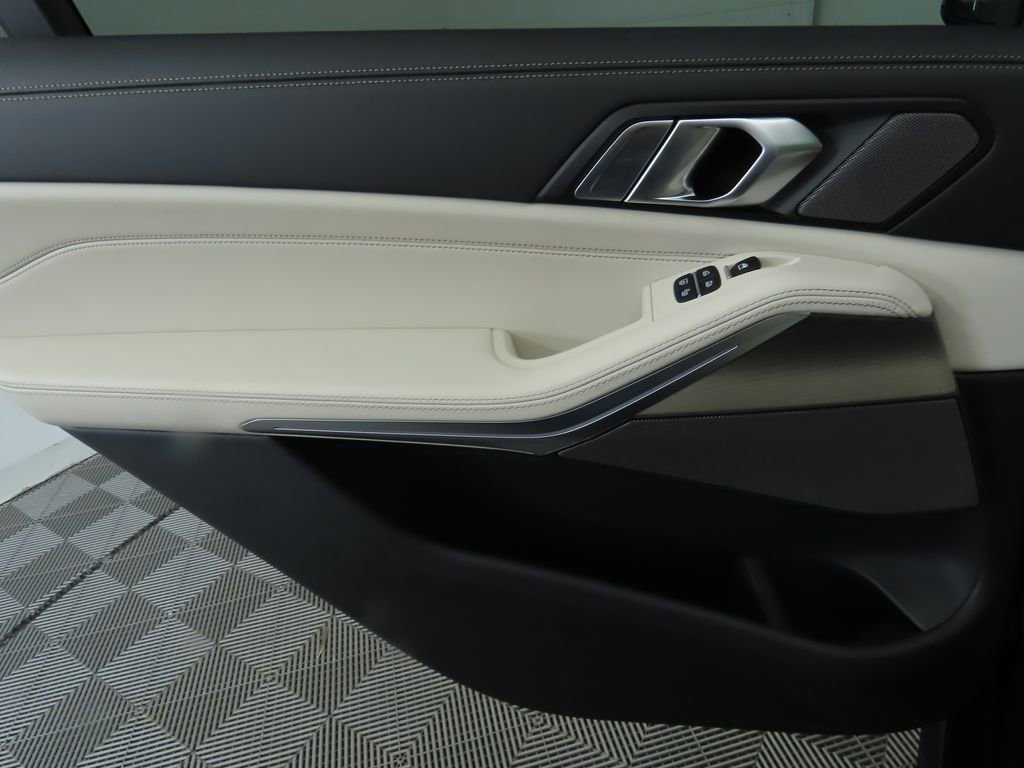 New 2026 BMW X7 M60i image 28