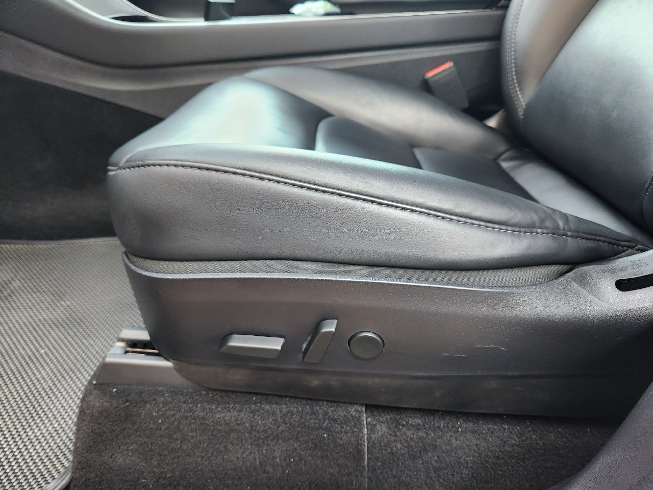 Used 2020 Tesla Model Y Long Range AWD/4WD image 22