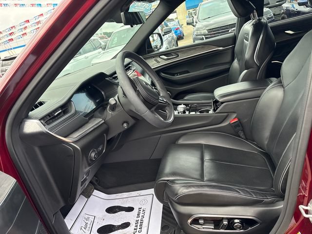 Used 2023 Jeep Grand Cherokee Overland w/ Luxury Tech Group IV AWD/4WD image 8