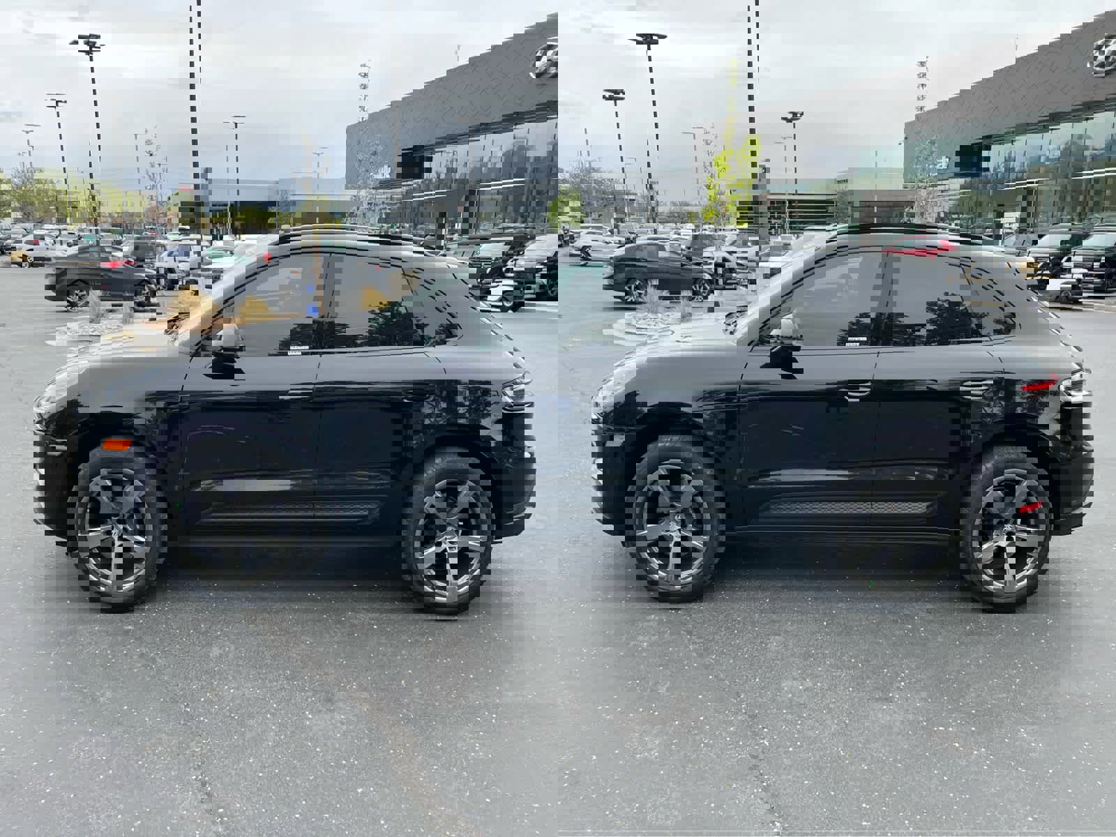 Used 2024 Porsche Macan image 12