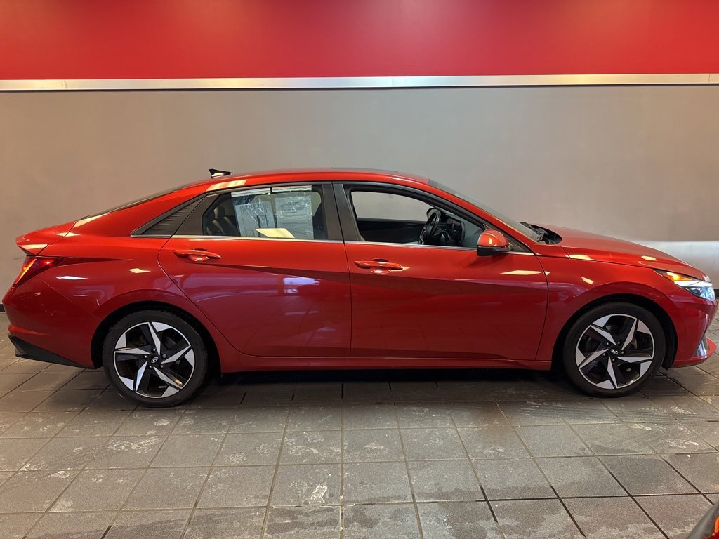 Used 2021 Hyundai Elantra Limited image 11