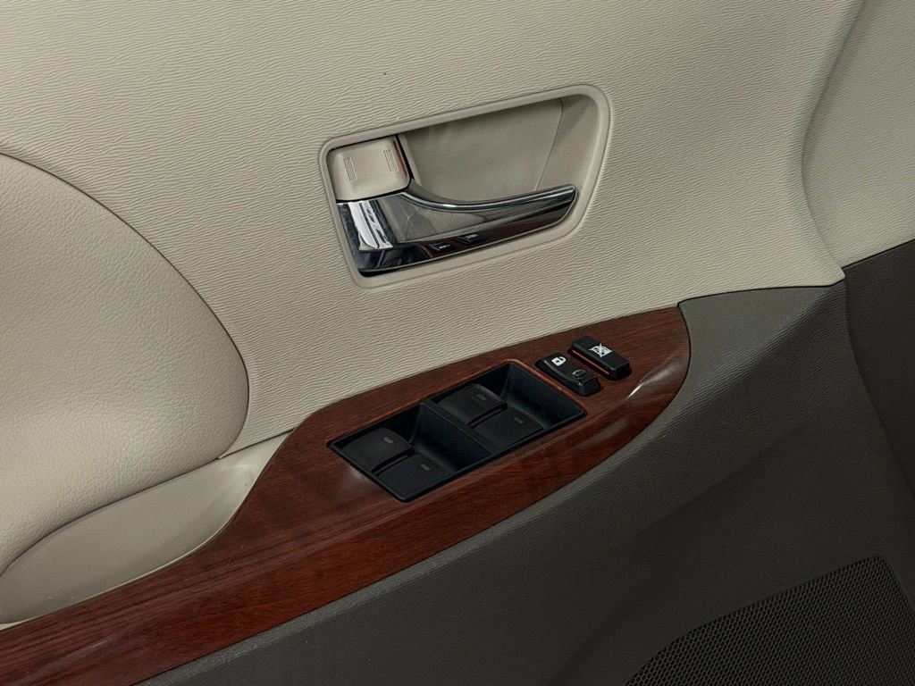 Used 2014 Toyota Sienna XLE image 13