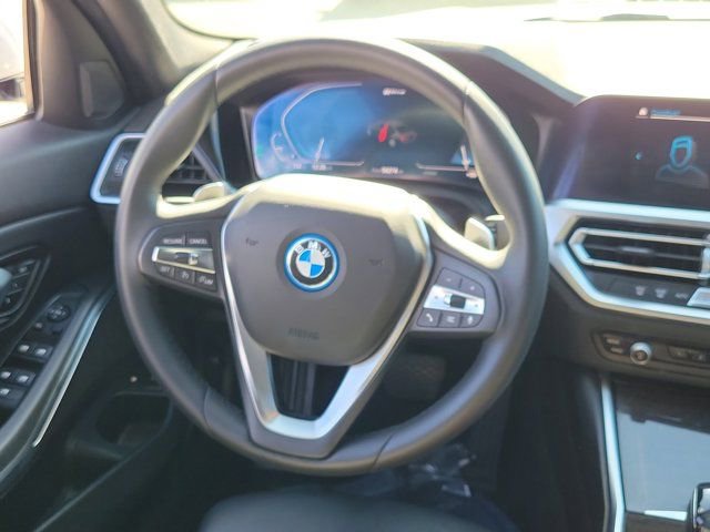 Used 2022 BMW 330e image 19