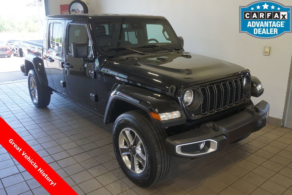 Used 2024 Jeep Gladiator Sport w/ Premium Package AWD/4WD image 1