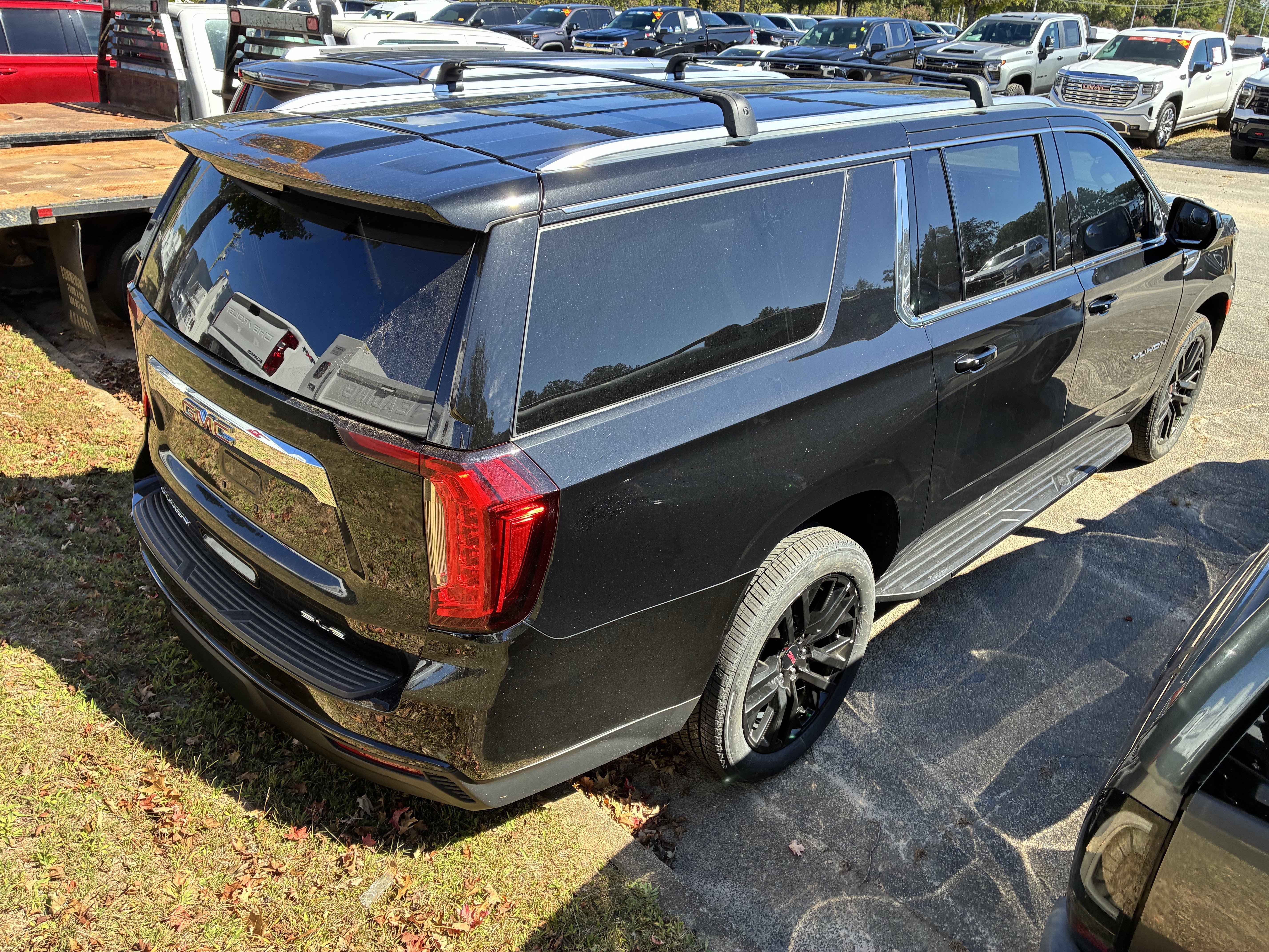 Used 2023 GMC Yukon XL SLE RWD image 8