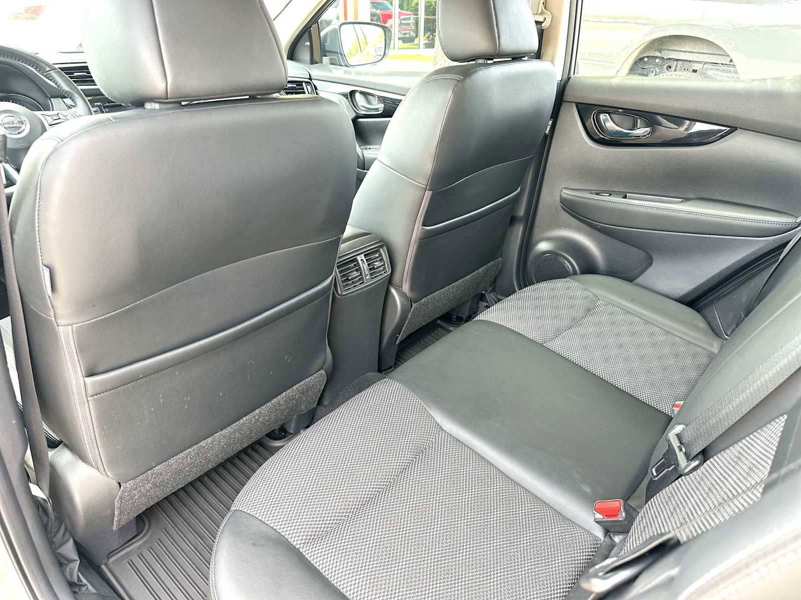 Used 2022 Nissan Rogue Sport SV w/ Technology Package image 24