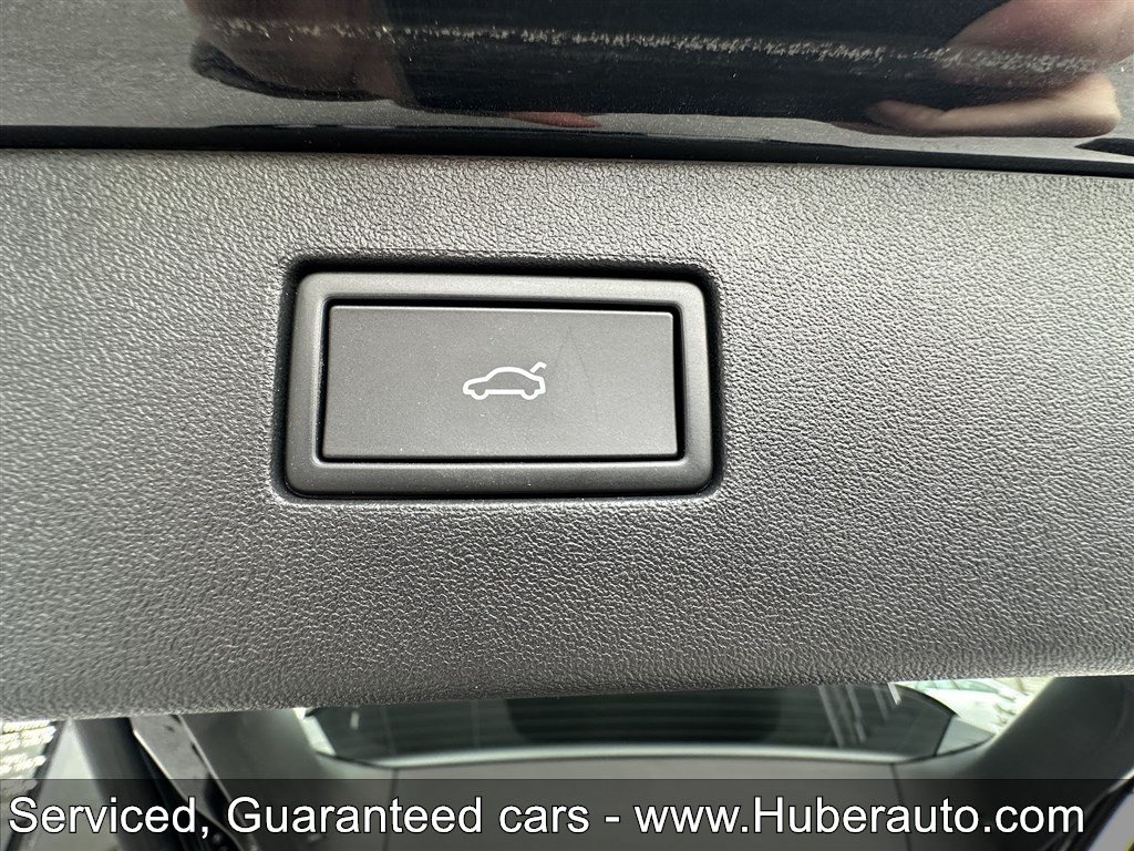Used 2025 Volkswagen Tiguan SE AWD/4WD image 39